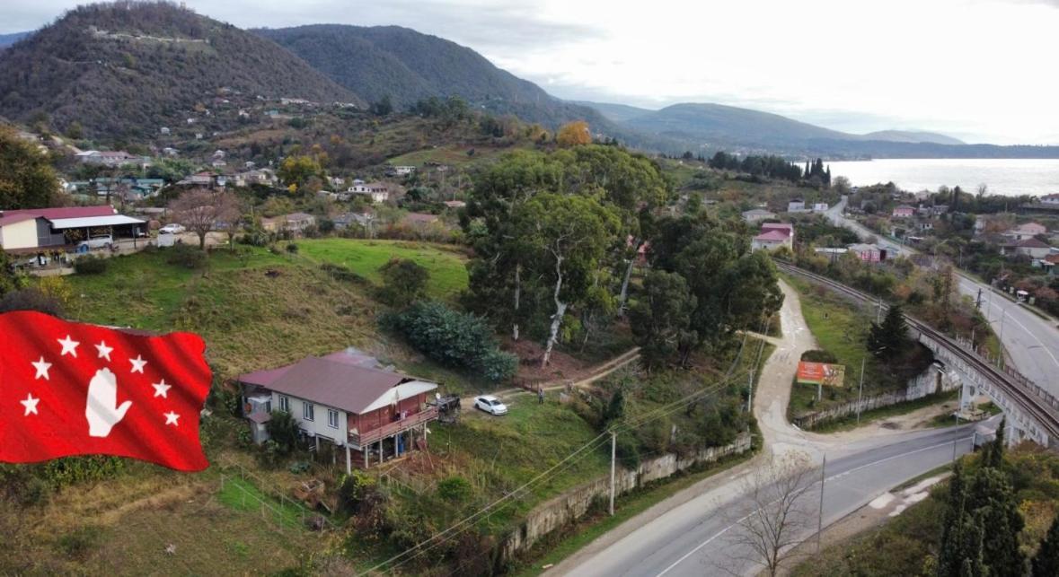 Гостевой Дом Виктория New Athos Bagian luar foto